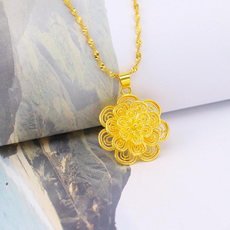 Vintage Flower Pendant Necklace